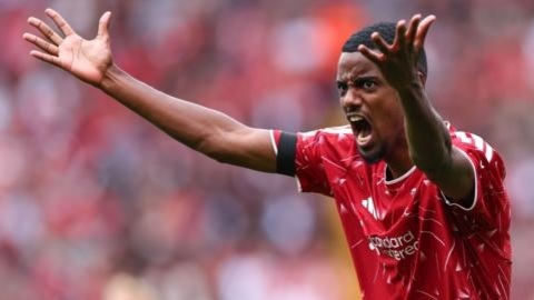 Liverpool: Alexander Isak cần sớm được ‘giải cứu’